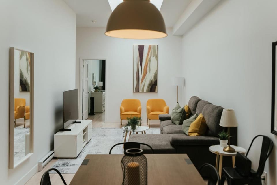 TV and multimedia, Living room, Seating area, Dining area, Evening entertainment