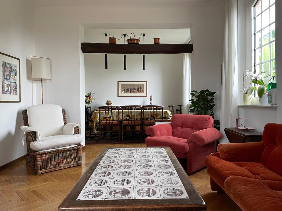 Living room, Seating area