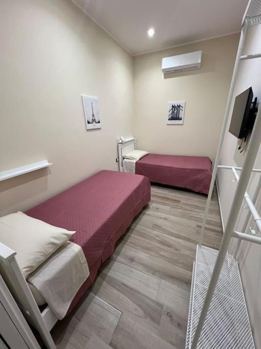 Bed, TV and multimedia, Bedroom, air conditioner