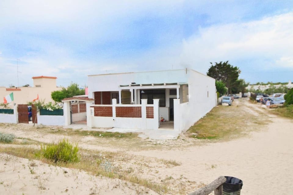 Property building, Day, Neighbourhood, Garden, Street view, Parking