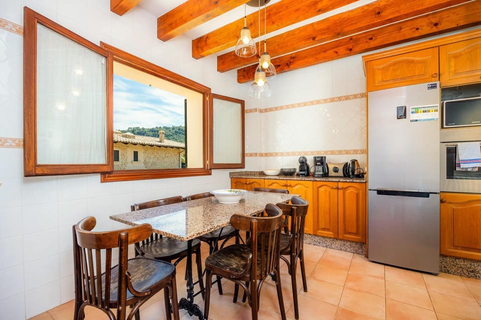 Property building, Kitchen or kitchenette, Living room