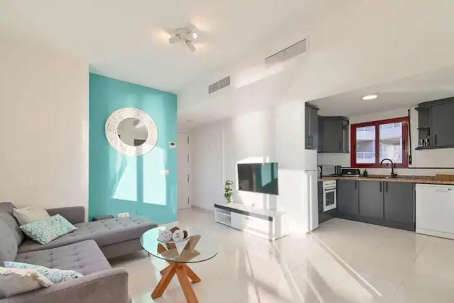 Communal lounge/ TV room, Kitchen or kitchenette, Living room