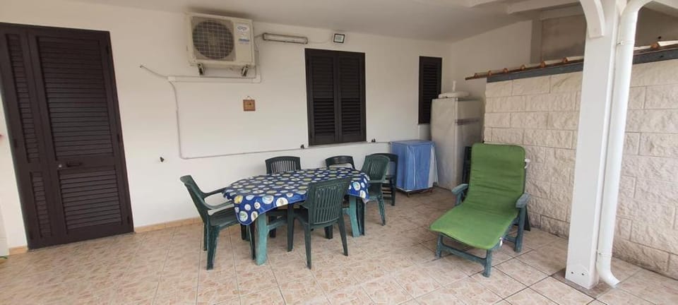 Patio, Dining area