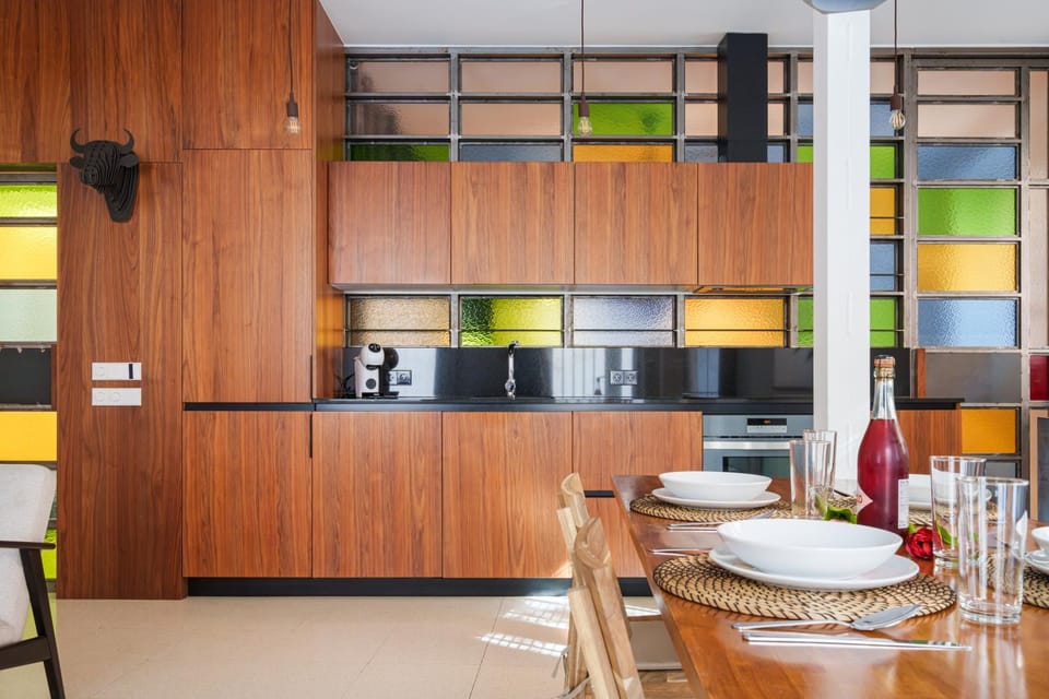 Kitchen or kitchenette, Dining area