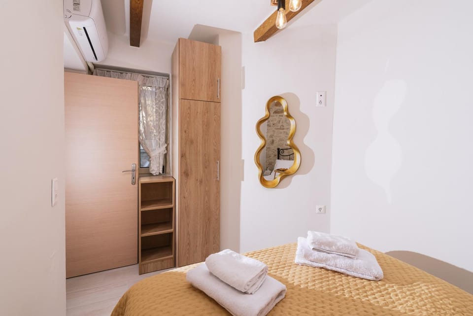 Bed, Photo of the whole room, Bedroom, wardrobe, air conditioner