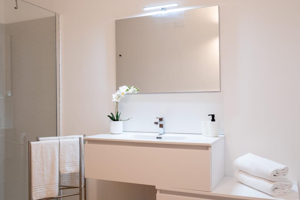 Bathroom, towels