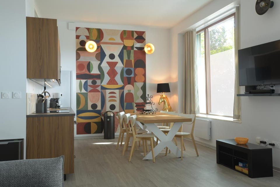 Communal lounge/ TV room, TV and multimedia, Kitchen or kitchenette, Dining area