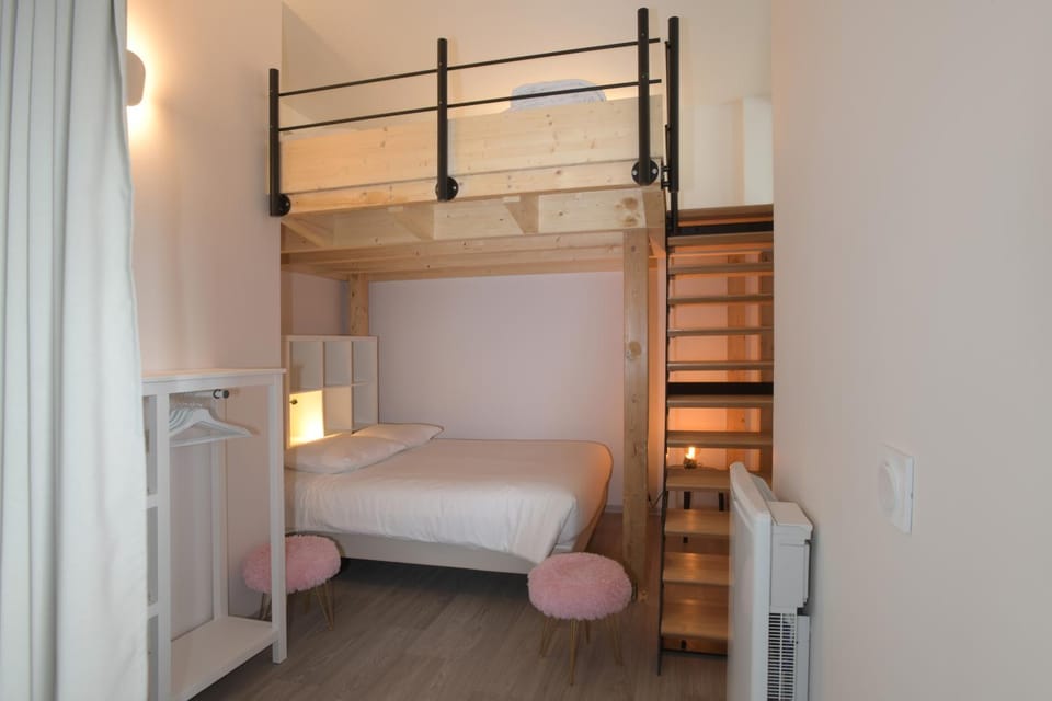 Bed, Photo of the whole room, Bedroom, bunk bed, wardrobe