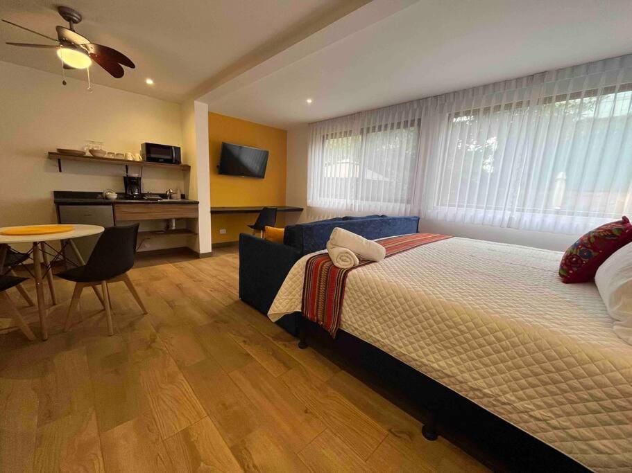 TV and multimedia, Kitchen or kitchenette, Dining area
