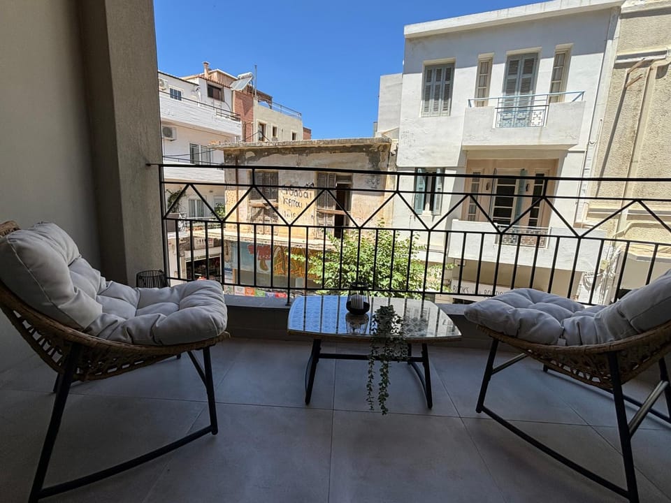 Flats 5-11 apts Capsule hotel in Heraklion