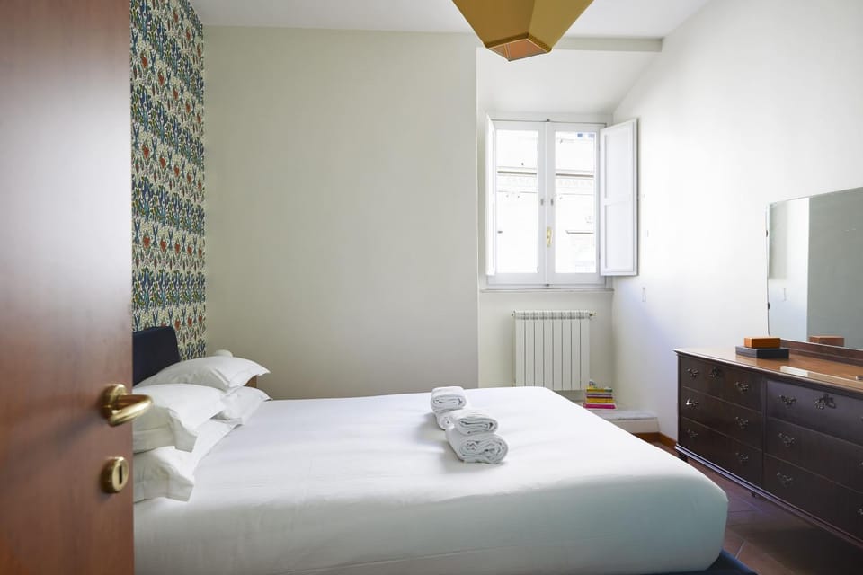 Bed, Photo of the whole room, Bedroom, City view, towels, air conditioner