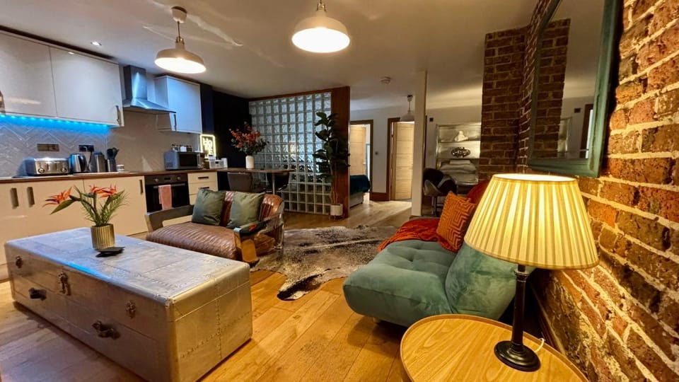 Modern Central Large Studio Sleeps 4 Apartment in Brighton