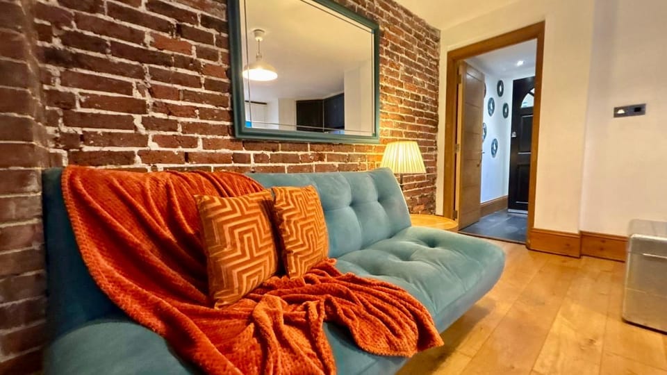 Modern Central Large Studio Sleeps 4 Apartment in Brighton