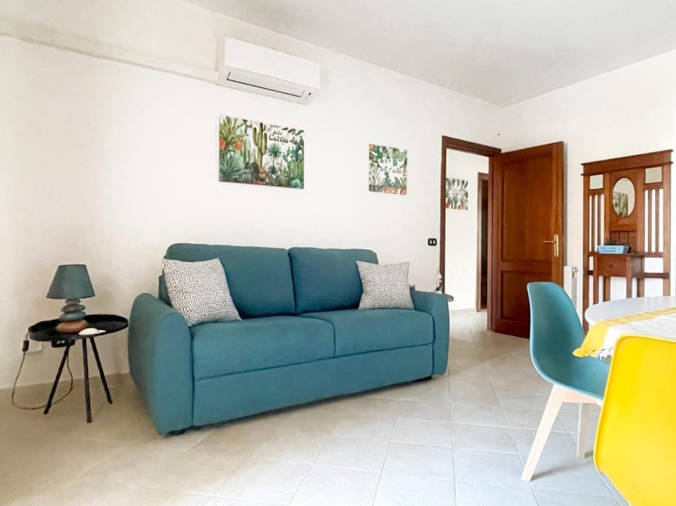 Living room, Seating area, air conditioner