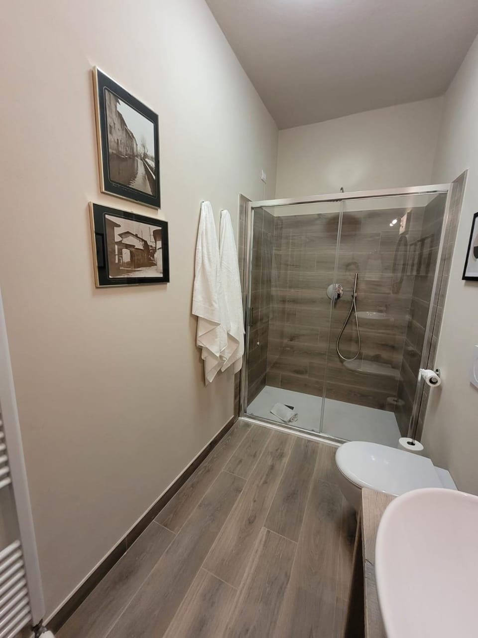 Shower, Bathroom, towels