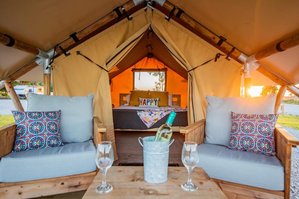 Facade/entrance, Bed, Seating area