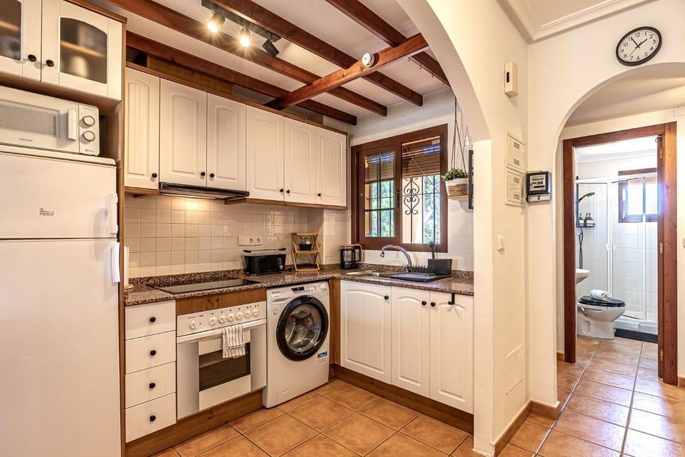 Kitchen or kitchenette, kitchen