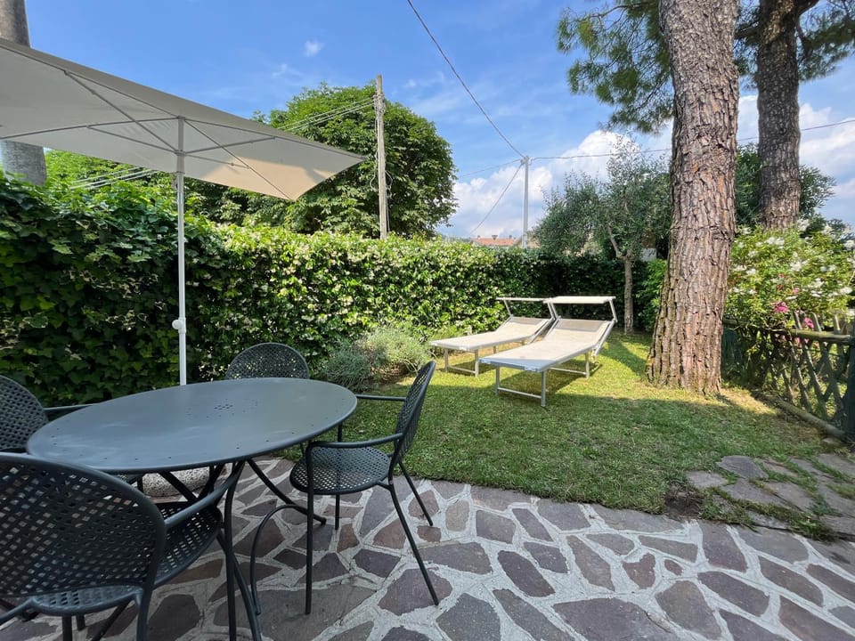 Garden, Dining area, Garden view, sunbed