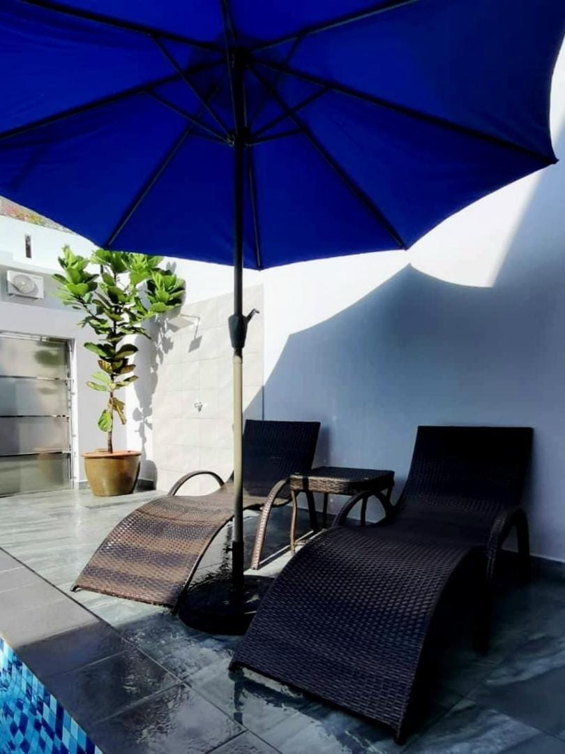 2Houses with A Huge Private Pool 8 Bedrooms & 8 Bathrooms House in Kedah