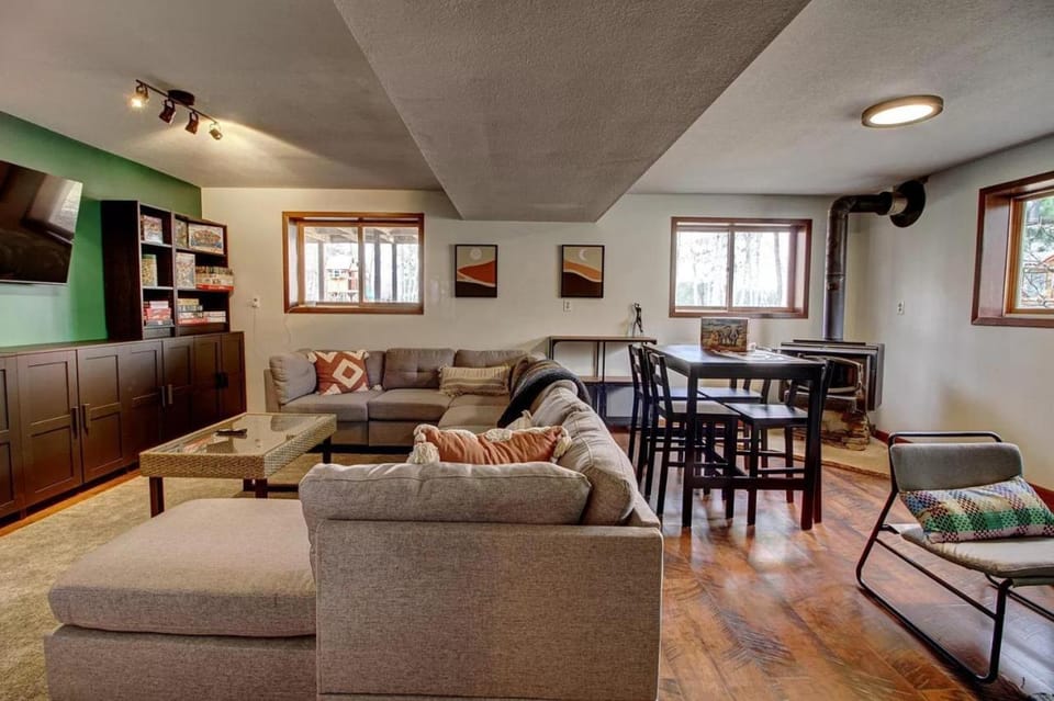 Communal lounge/ TV room, TV and multimedia, Seating area, fireplace