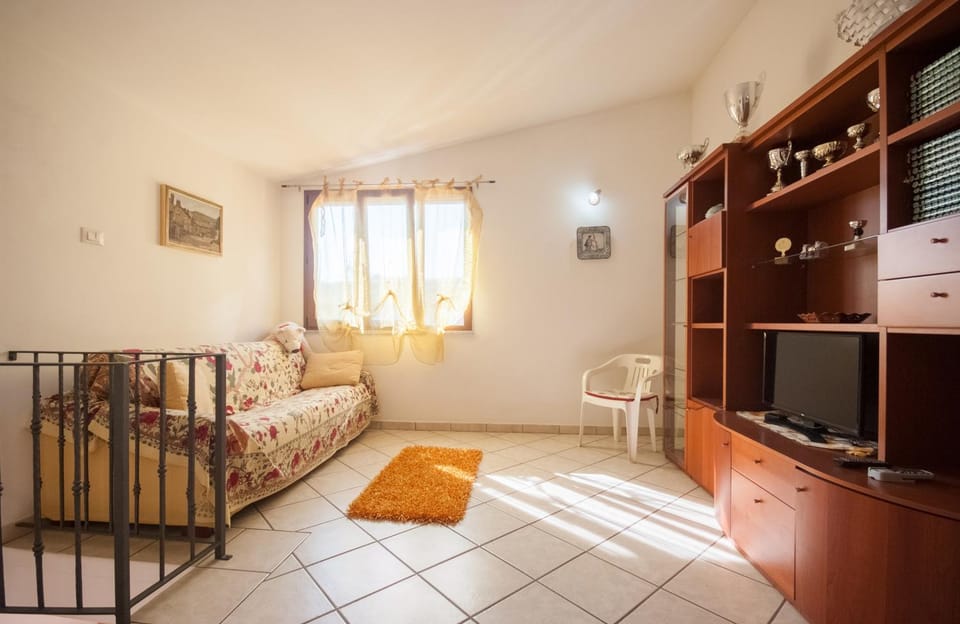 TV and multimedia, Living room, Seating area, wardrobe