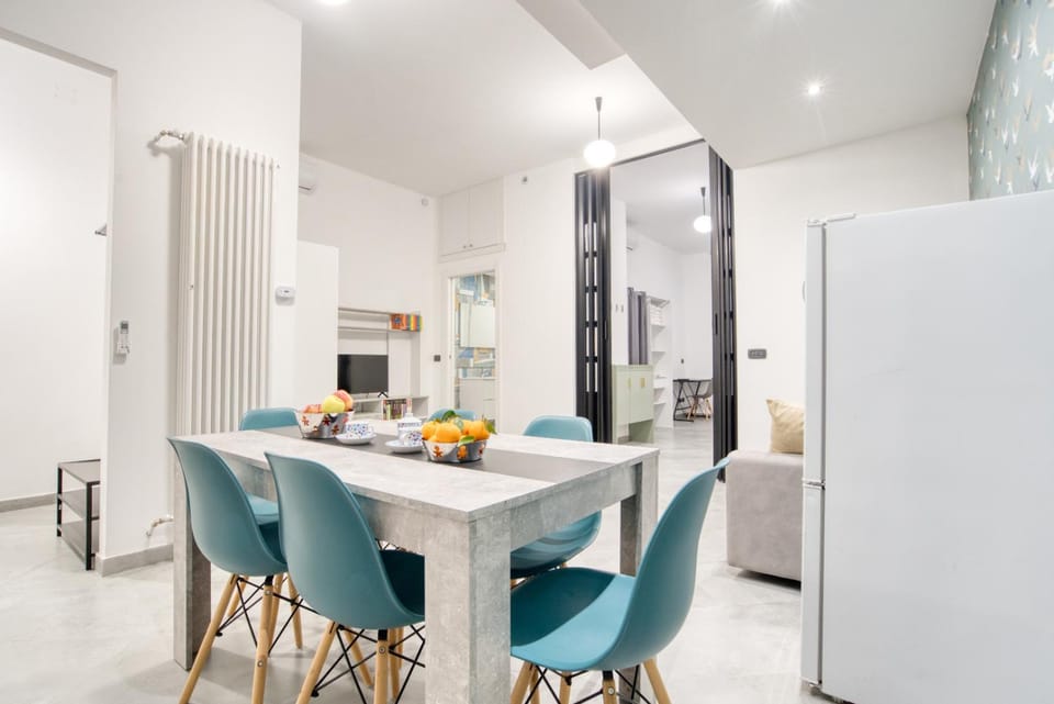Kitchen or kitchenette, Living room, Seating area, Dining area, stove