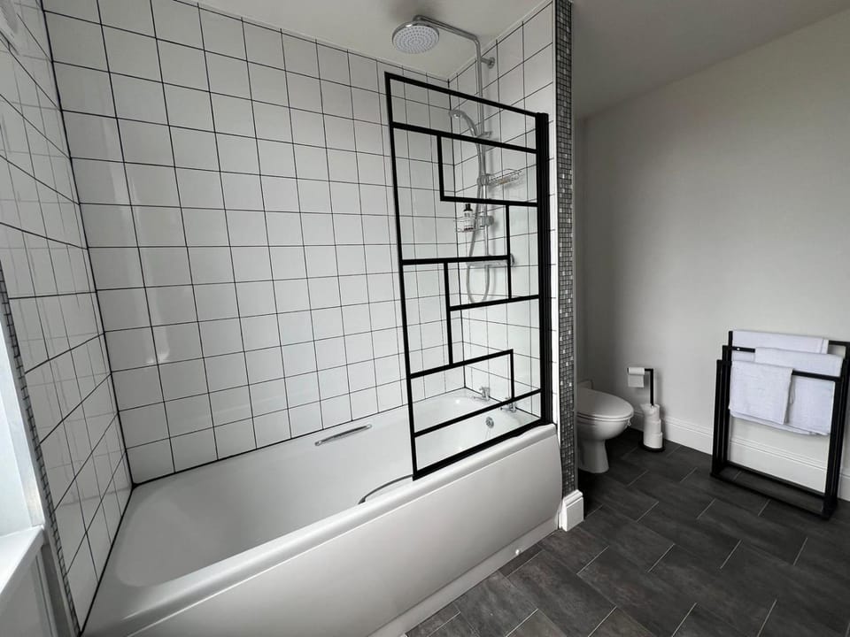 Shower, Toilet, Bathroom, Bath