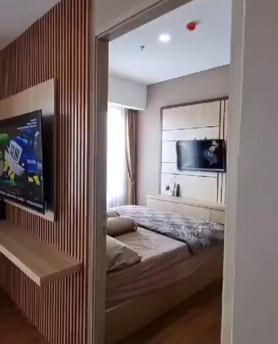 Bed, TV and multimedia