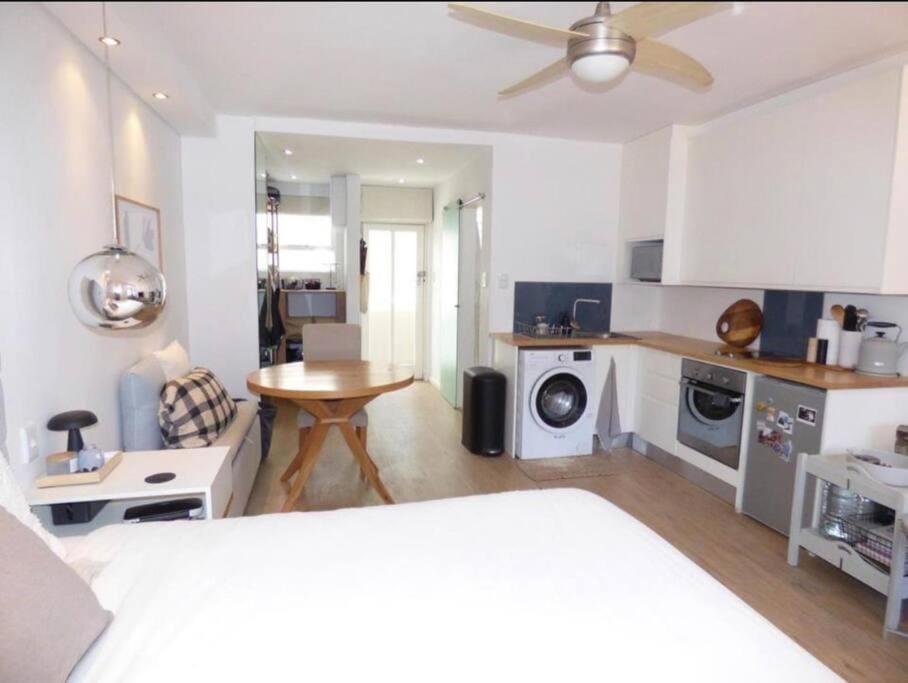 Central Stylish Studio Apartment in Cape Town