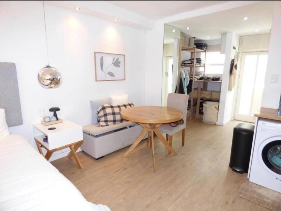 Central Stylish Studio Apartment in Cape Town