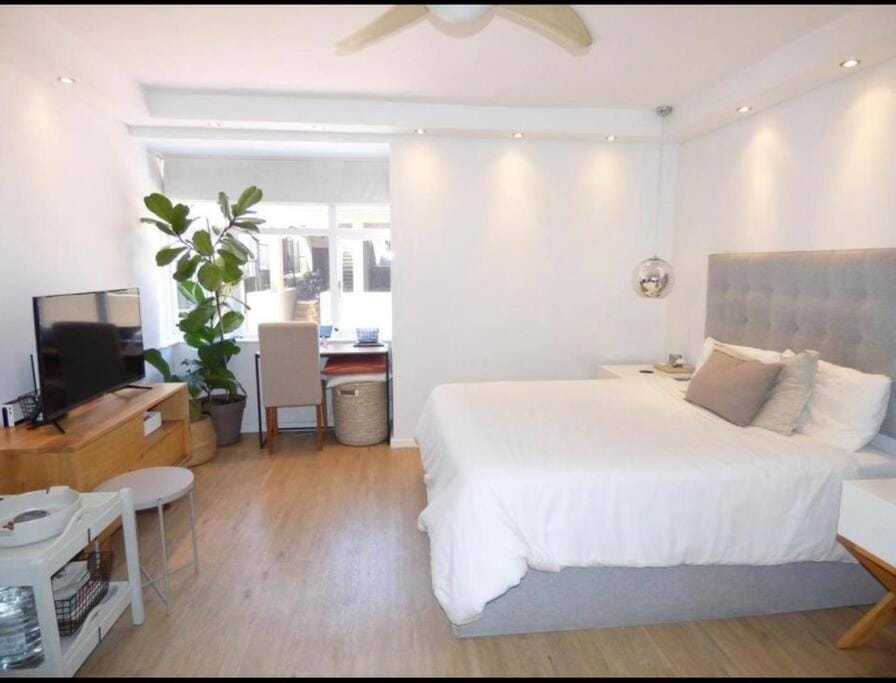 Central Stylish Studio Apartment in Cape Town