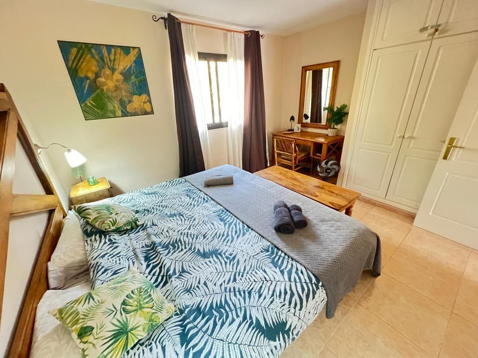Bed, Photo of the whole room, Bedroom, wardrobe