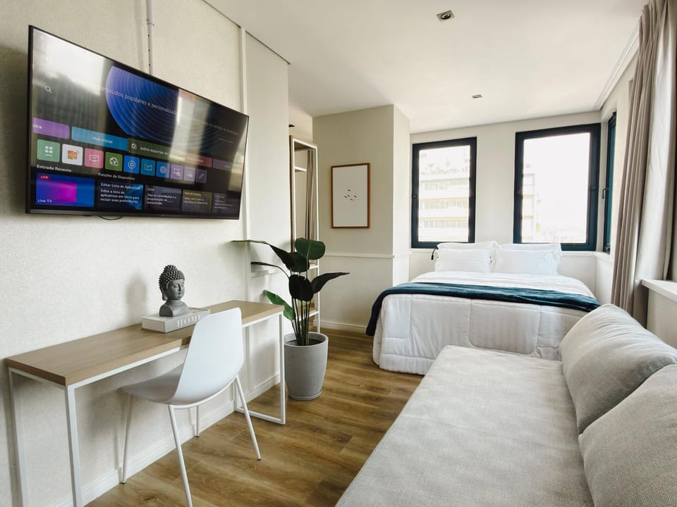 TV and multimedia, Photo of the whole room, Seating area, Bedroom