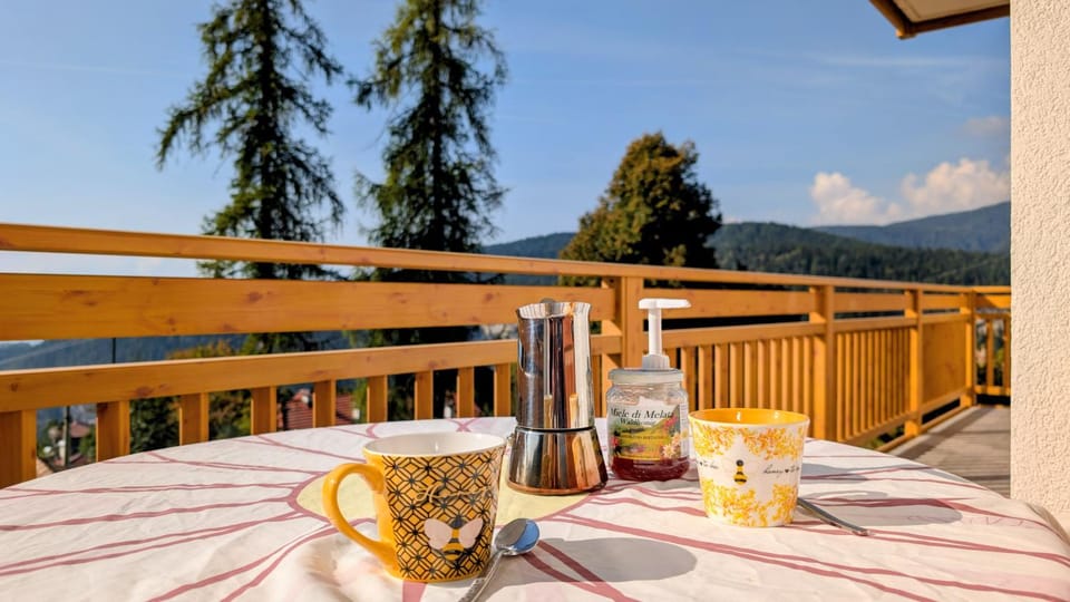 Natural landscape, Coffee/tea facilities, Balcony/Terrace, Dining area, Mountain view, Breakfast