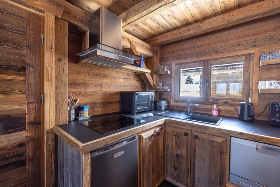 Kitchen or kitchenette, Living room