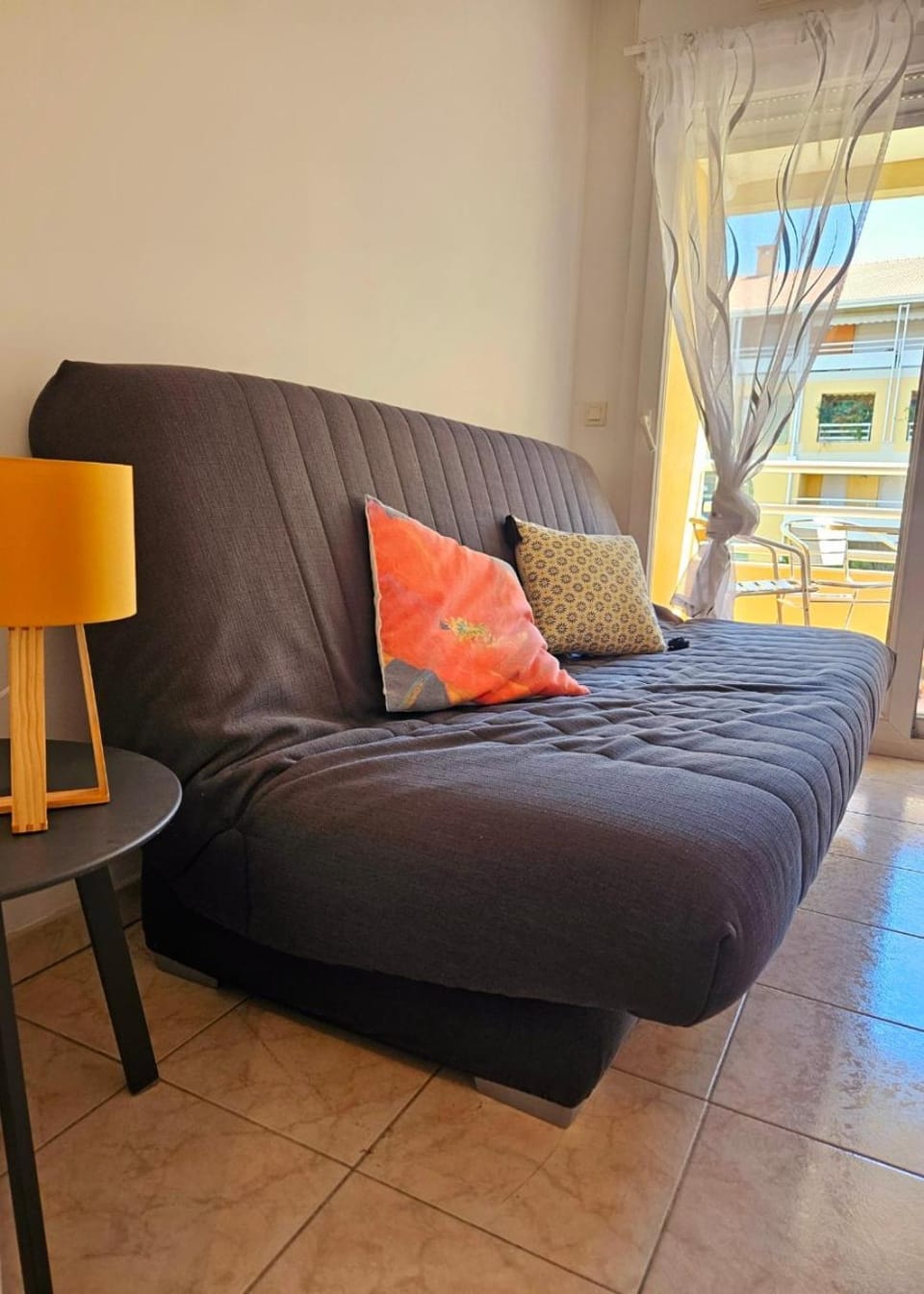 Studio lumineux en plein centre-ville, avec terrasse privée sur cour, situé place du Pin Apartment in Nice