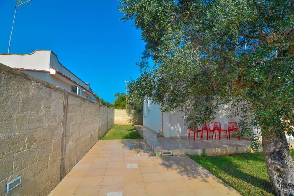 Boomerang Villas 5 - Villa Mina con Jacuzzi nel Boomerang Village a Torre Colimena Villa in Province of Taranto