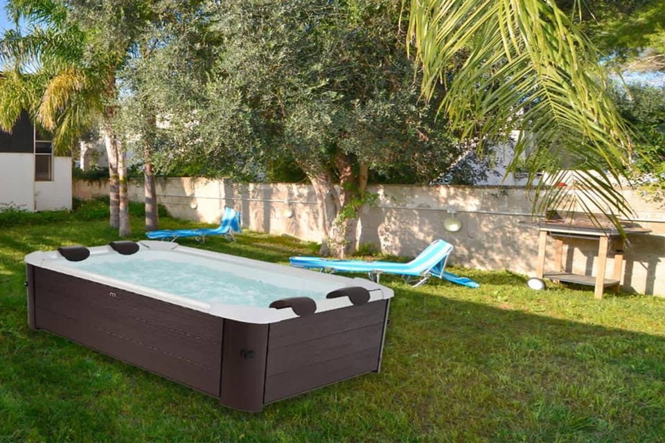 Spring, Day, Garden, Hot Tub, Garden view, Pool view, Swimming pool, sunbed