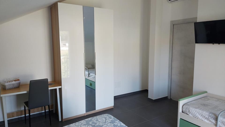 Bedroom, wardrobe, air conditioner