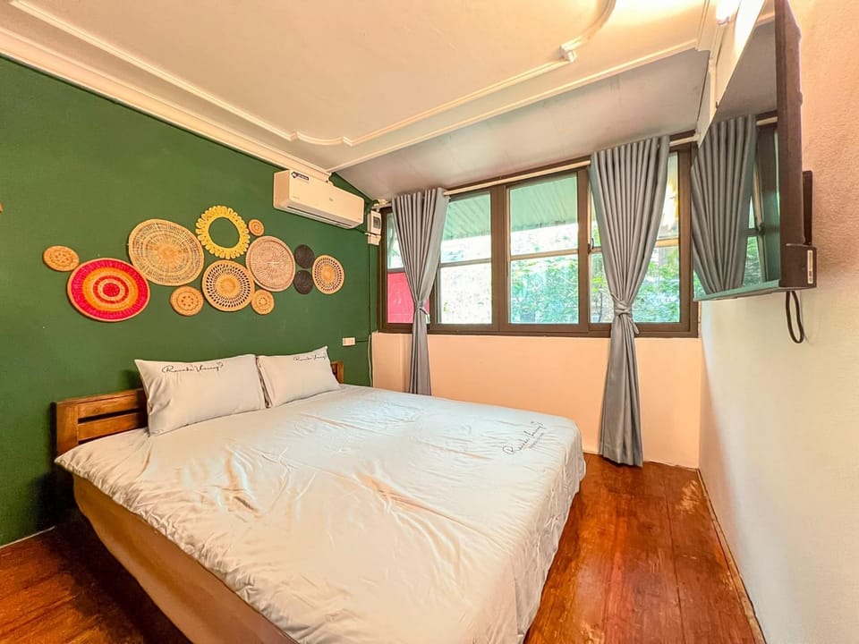 Bed, TV and multimedia, Bedroom, air conditioner