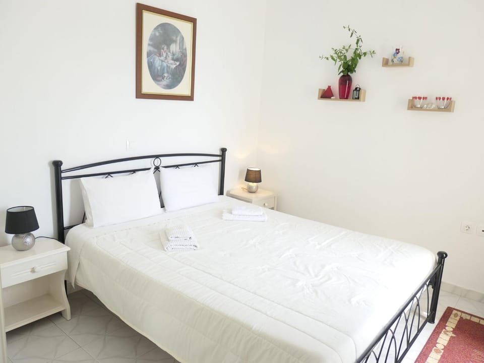 Bed, Decorative detail, Bedroom