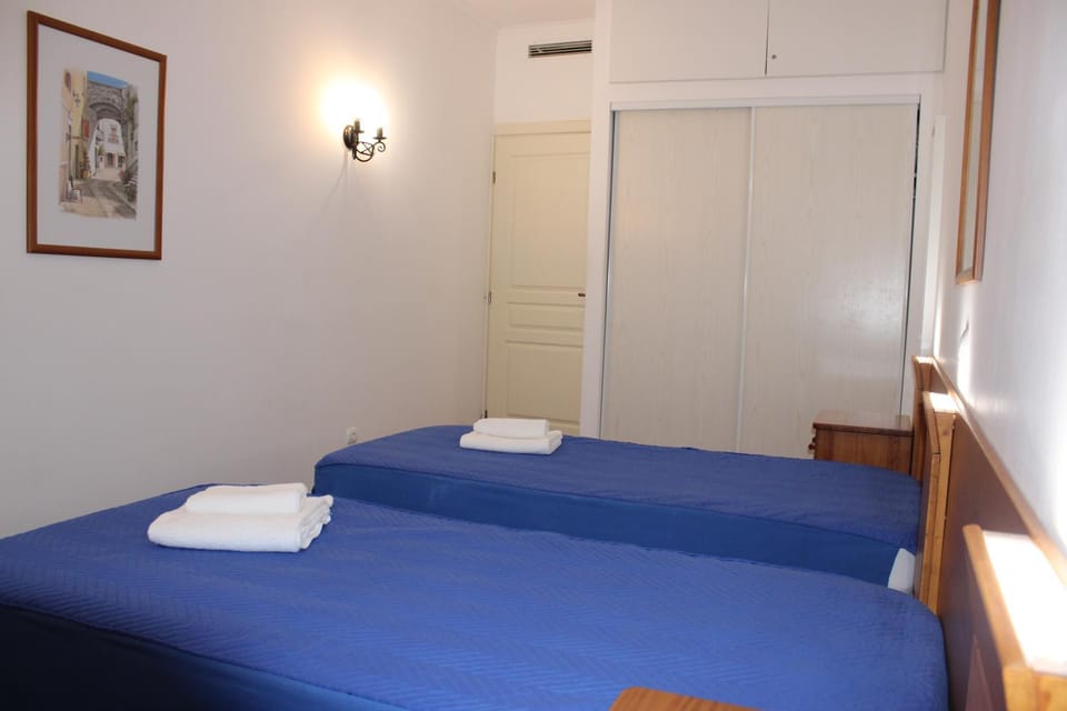 Bed, Bedroom, towels, wardrobe