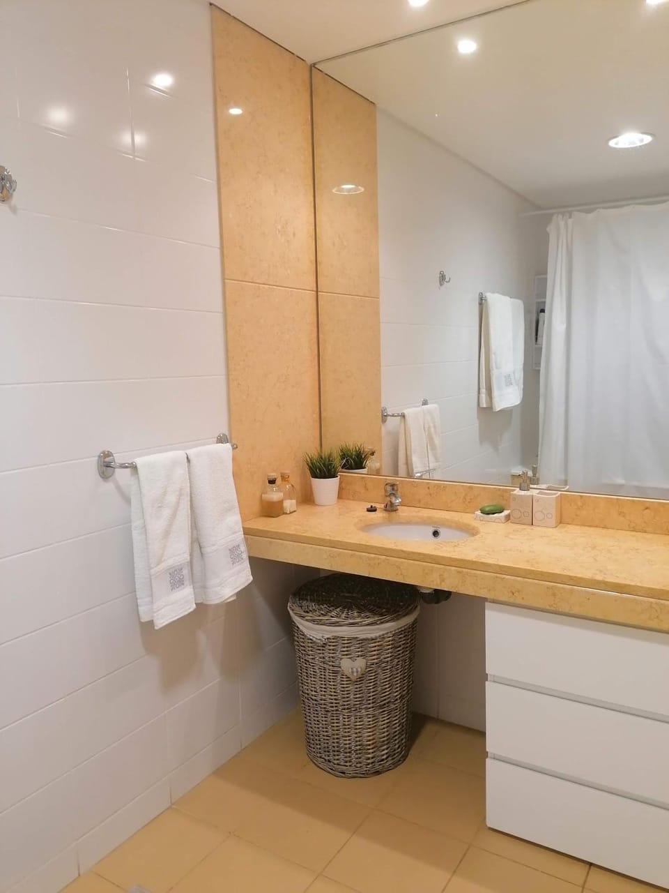 Shower, Bathroom, towels