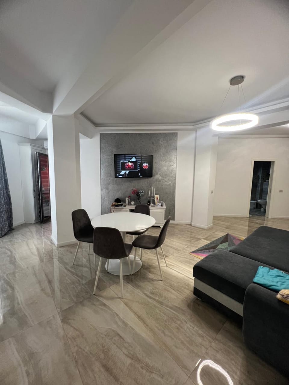 TV and multimedia, Kitchen or kitchenette, Living room, Seating area, Dining area