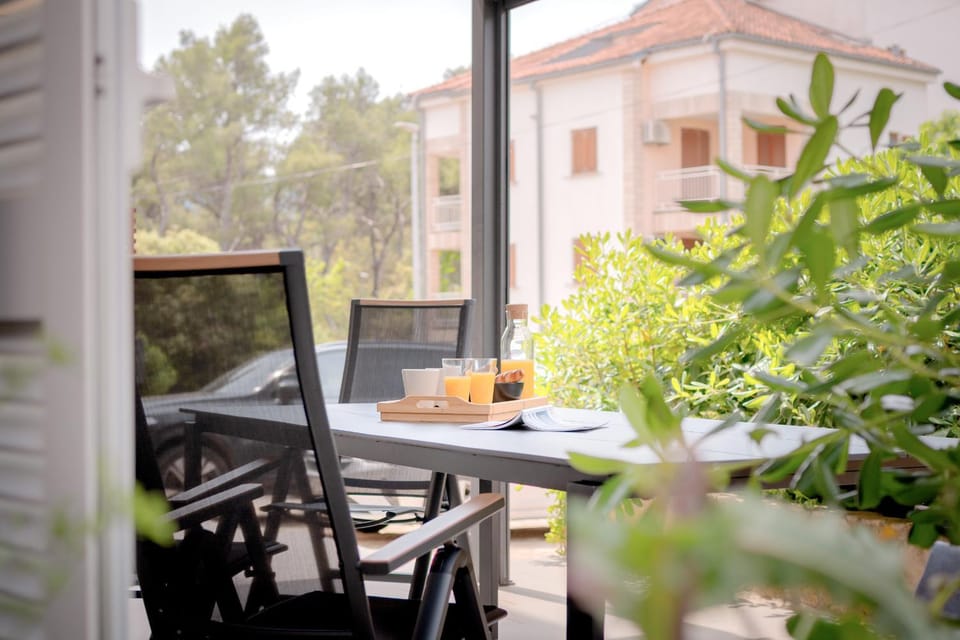 Property building, Patio, Day, Garden, Balcony/Terrace, Garden view, Area and facilities