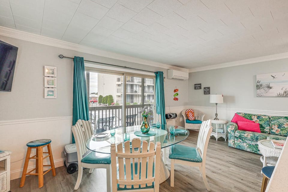 Steps to Sand! 1st-Floor Family Unit in Ocean City House in Ocean City