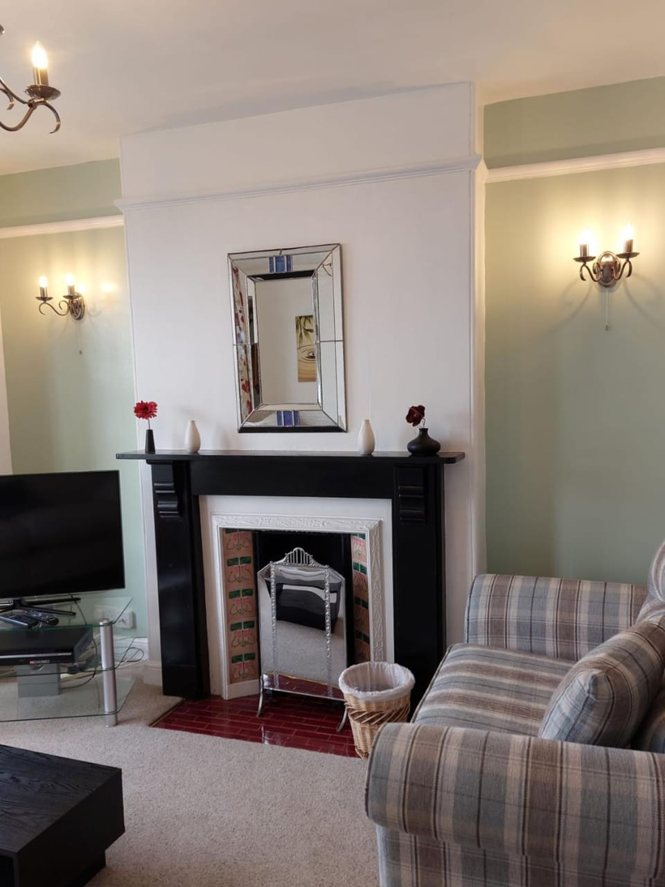 Property building, TV and multimedia, Living room, Seating area