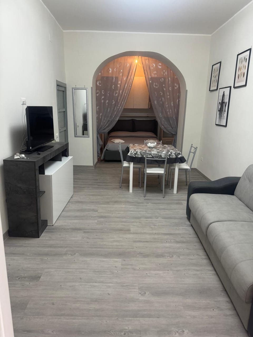 TV and multimedia, Living room, Seating area, Evening entertainment