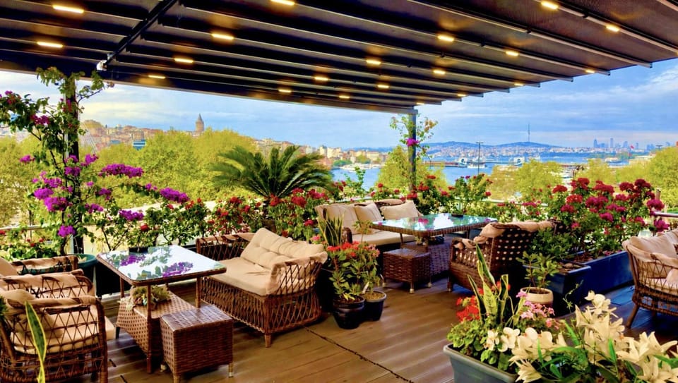 Patio, Spring, Day, Natural landscape, Garden, View (from property/room), Balcony/Terrace, Garden view, Sea view