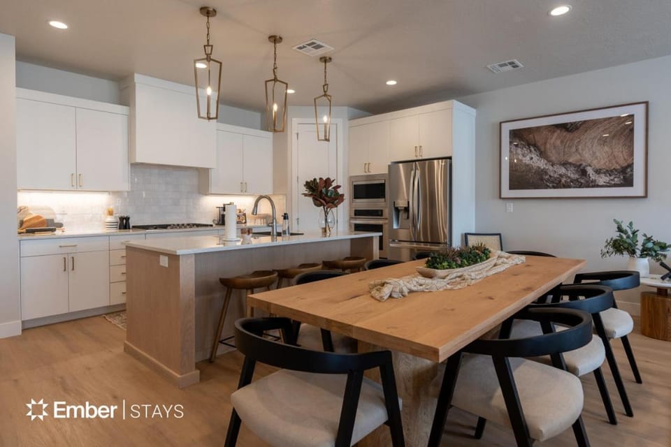 Laguna at Desert Color (by Ember Stays) House in St George